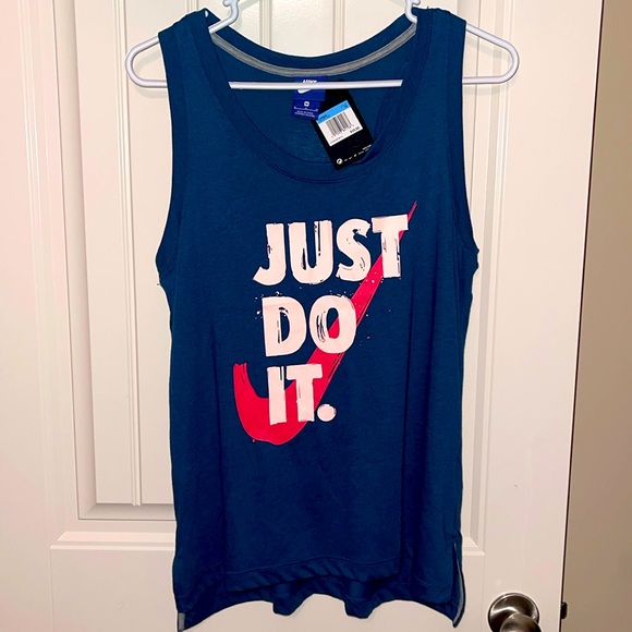 Nike. Medium. NWT. - Picture 1 of 2